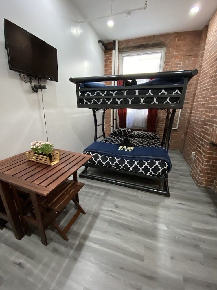 Фото 31 Street Broadway Hotel