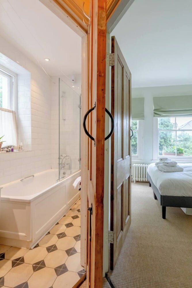 Фото Bright & Charming 1bd Flat - Clapton