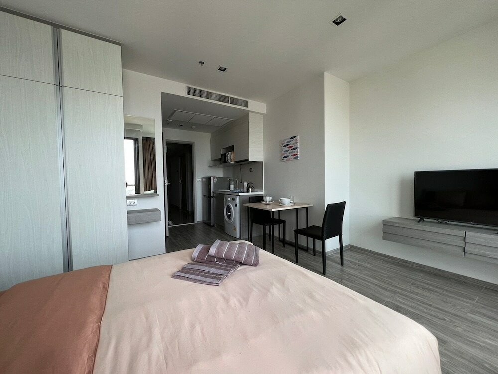 Фото Aeras Beachfront Jomtien Pattaya