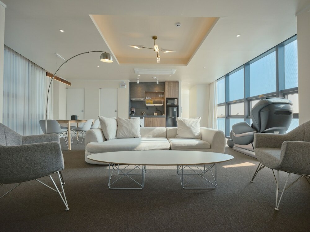 Фото Uh Suite The Haendae