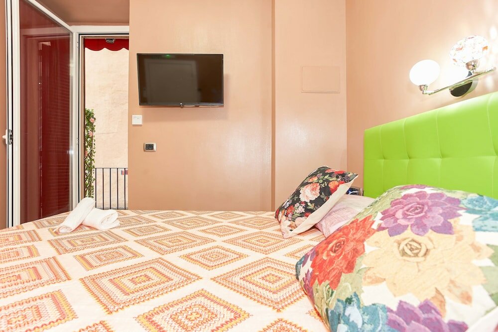 Фото S. P. T. Bed & Breakfast