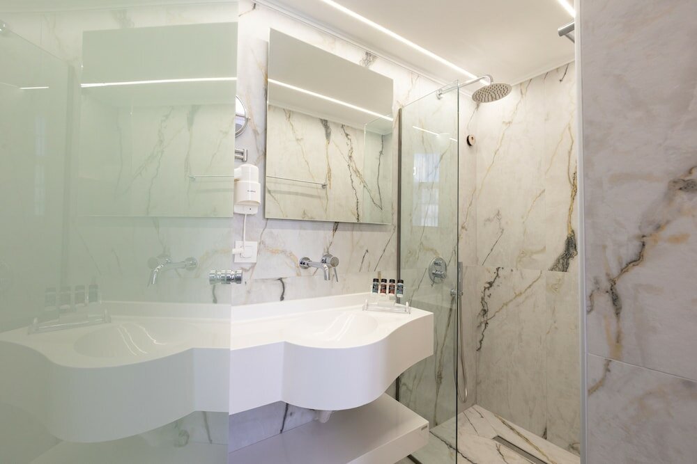 Фото Modern Luxury Hotel