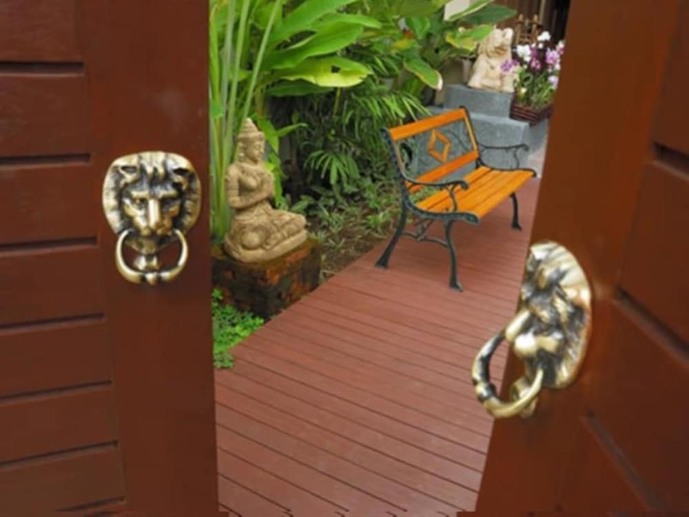 Фото Kamala Beachfront Apartment