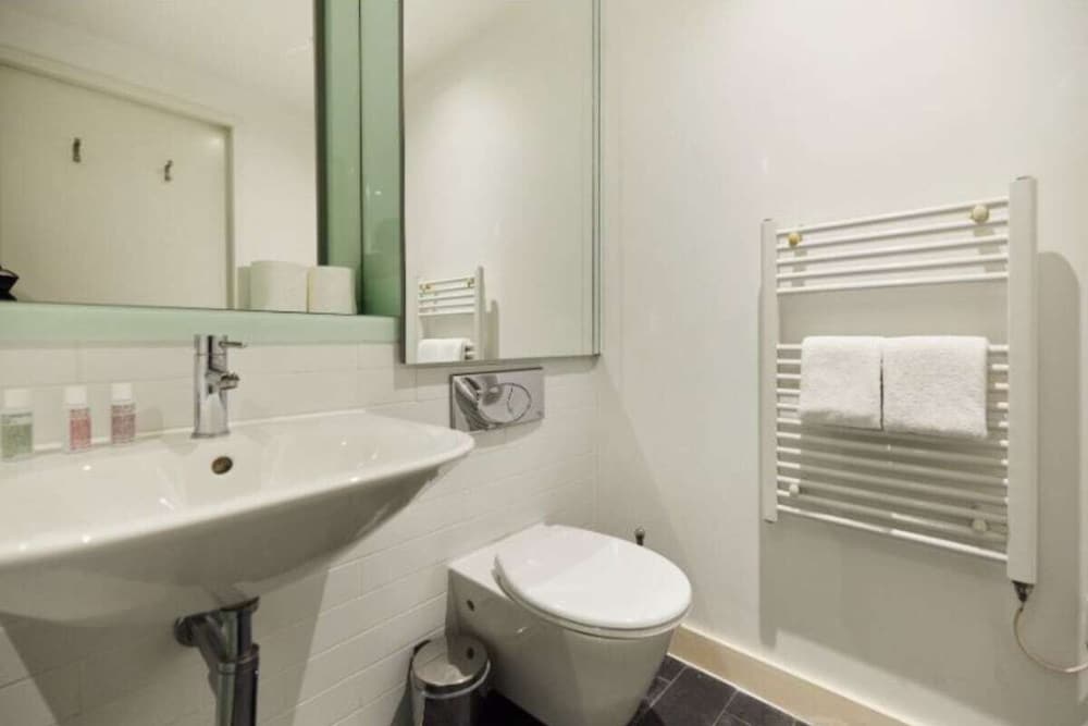 Фото The Graham Park Hideout - Breathtaking 2bdr Flat With Balcony