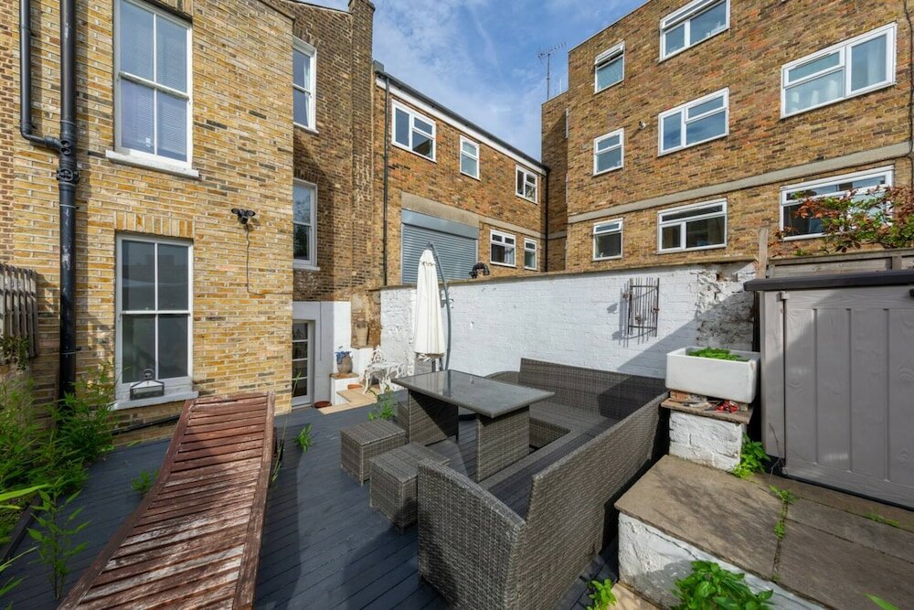 Фото Stylish 2 Bedroom Home in Islington With Garden