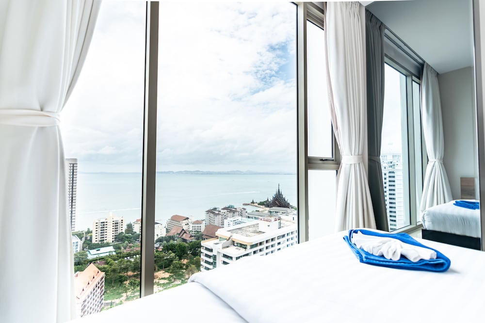 Фото The Riviera Wongamat by Pattaya Holiday