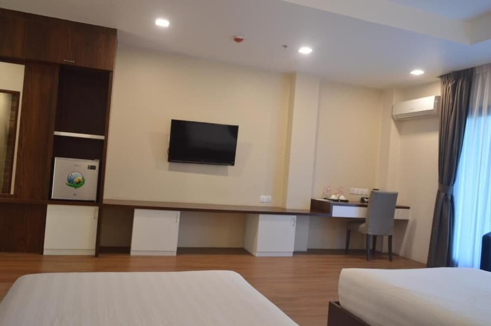 Фото Airport Avenue Hotel