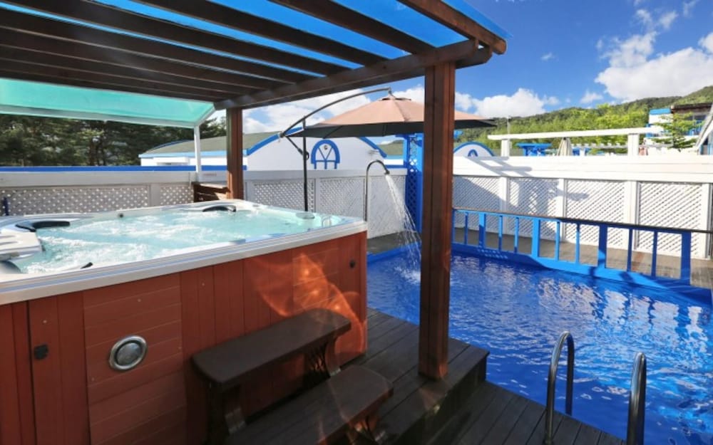 Фото Yangyang Lodes Pool Villa