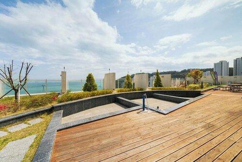 Гостиница Grab The Ocean Songdo в Пусане