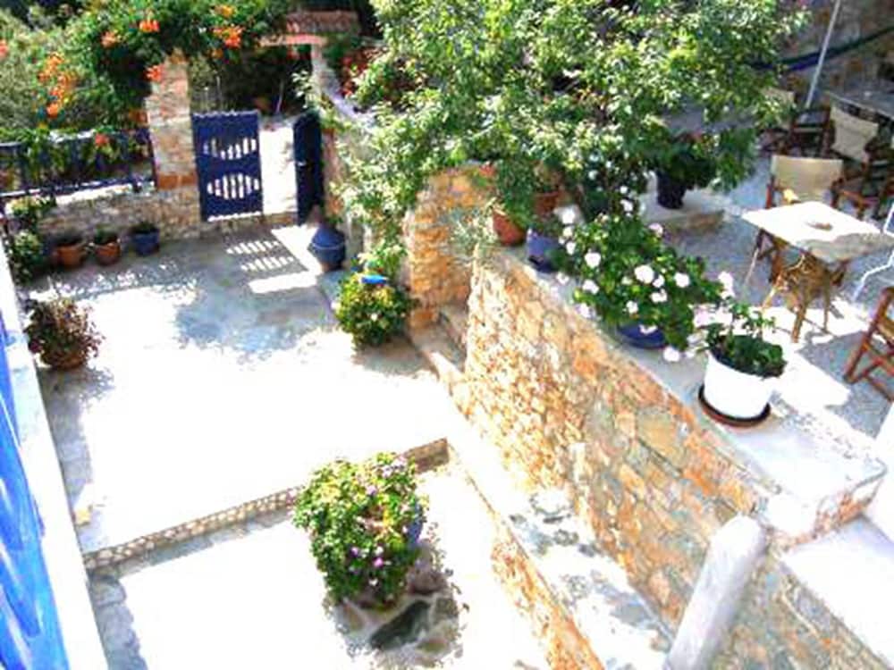 Фото Pension Votsi