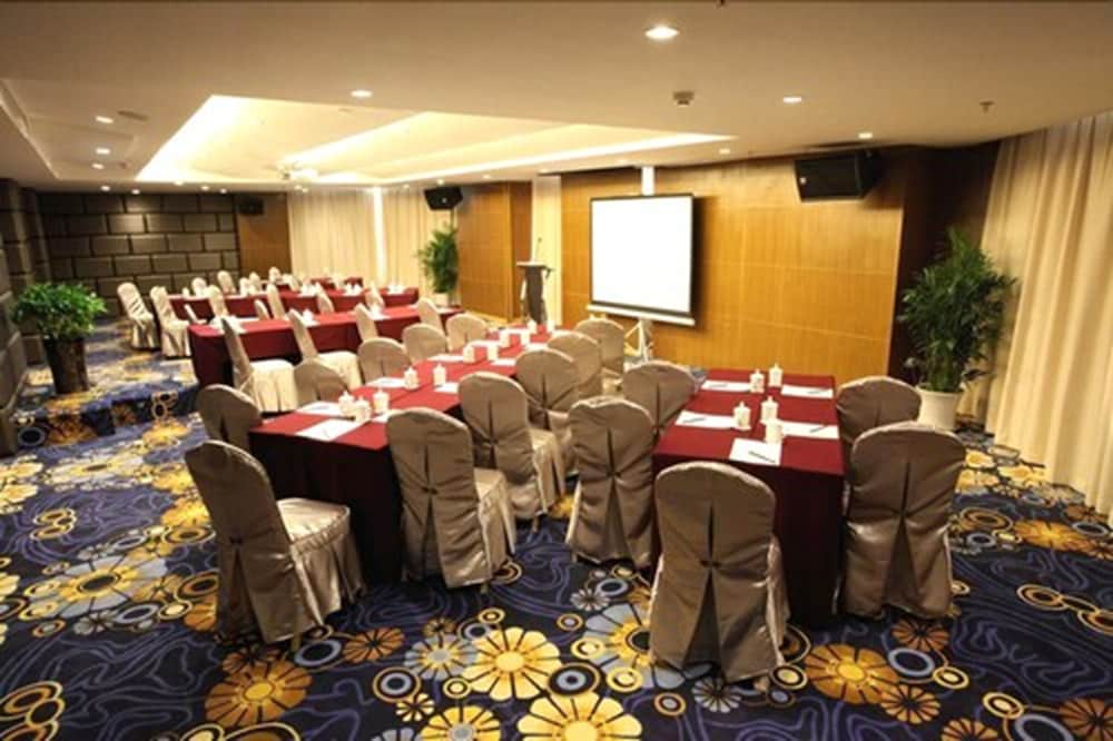 Фото New Beacon Xu Dong International Hotel