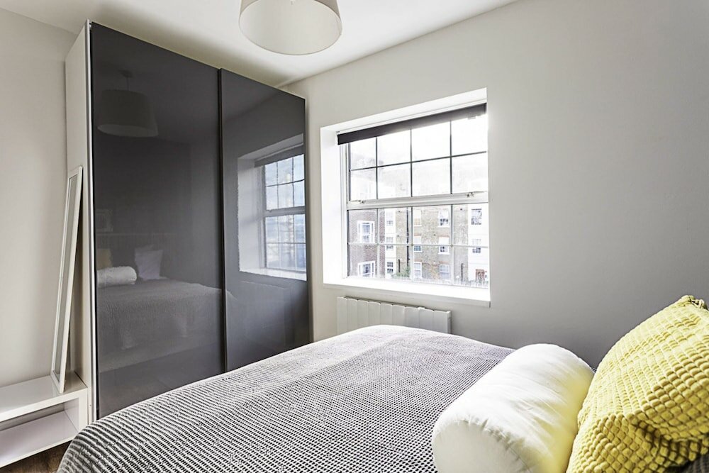 Фото Beautiful Aldgate Apartment