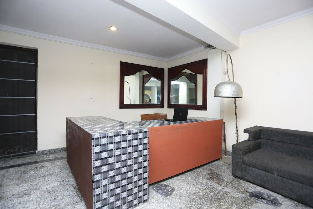 Фото Oyo 28670 Hotel Dev Palace