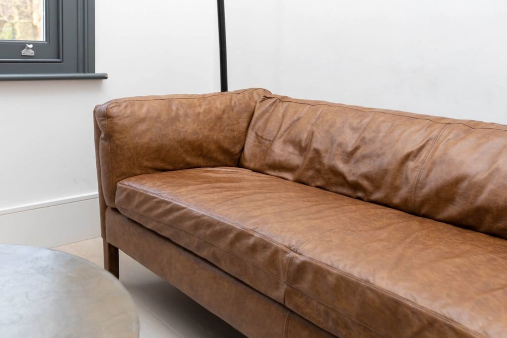 Фото Contemporary 2 Bedroom Apartment on Columbia Road