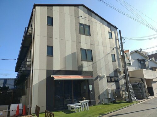 Внешний вид отеля J-Hoppers Osaka Universal - Hostel в Осаке, фото 4