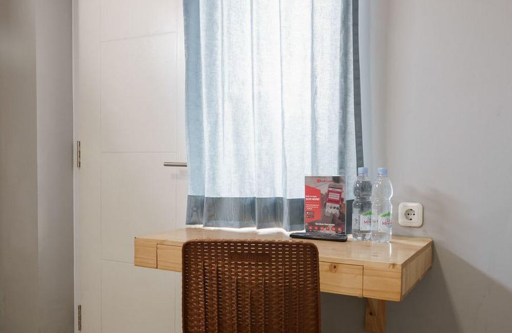 Фото RedDoorz near Plaza Atrium Senen