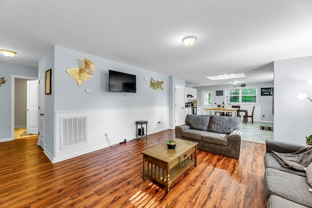 Фото 5006 Beale Ave Orange Door