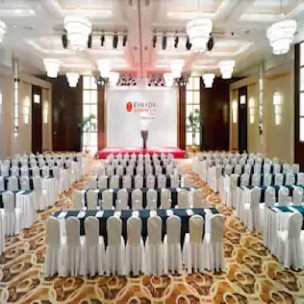 Фото Ramada Plaza Wuhan Optics Valley