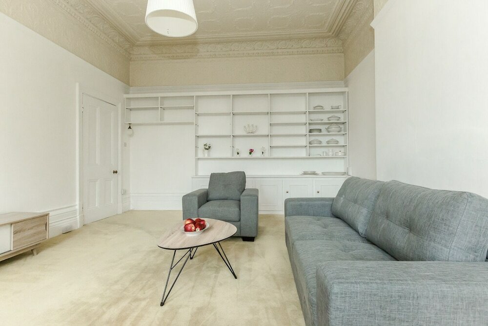 Фото Spacious 1br Period Apartment Hampstead