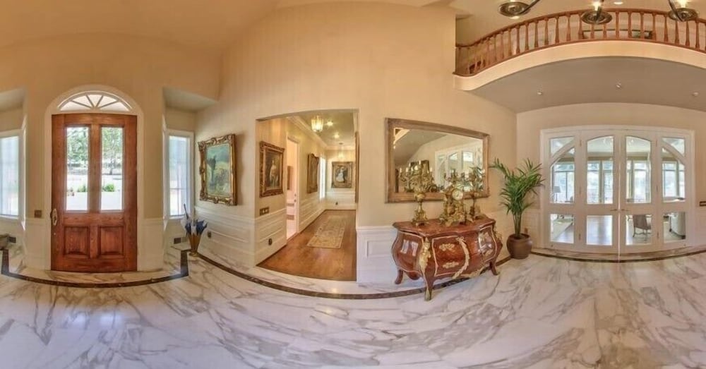 Фото Lx33: Luxury Vacation Villa On Pebble Beach With Pool