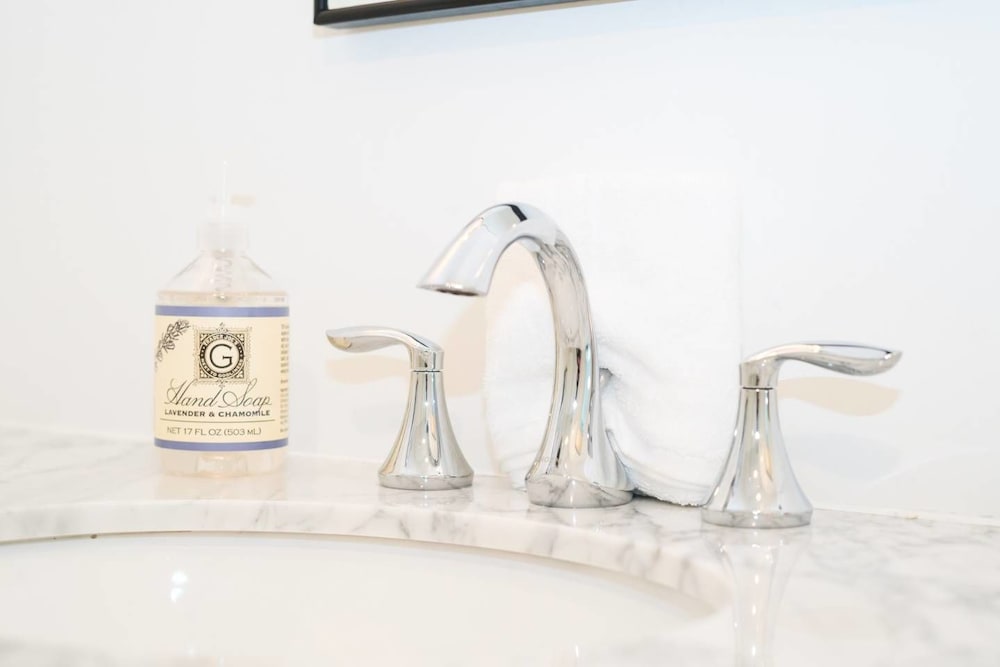 Фото The Mile High Escape in Curtis Park