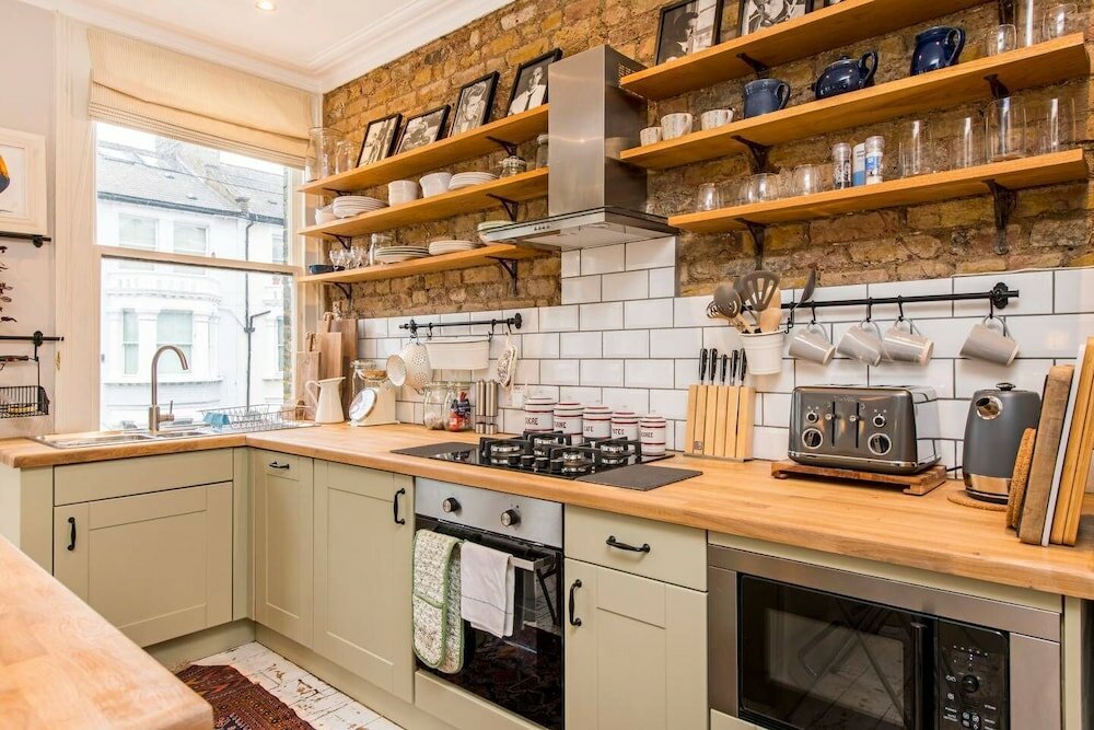 Фото Delightful 2-bed Home, Fulham