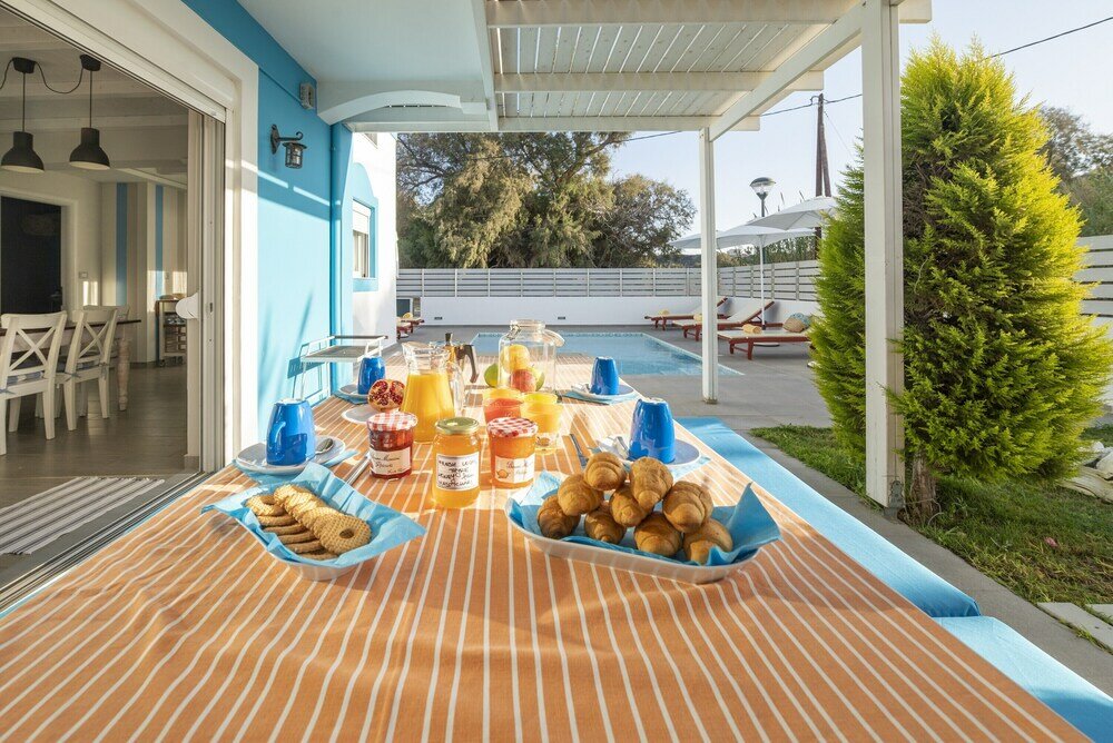 Фото Seabreeze Villa - with Jacuzzi & heated pool