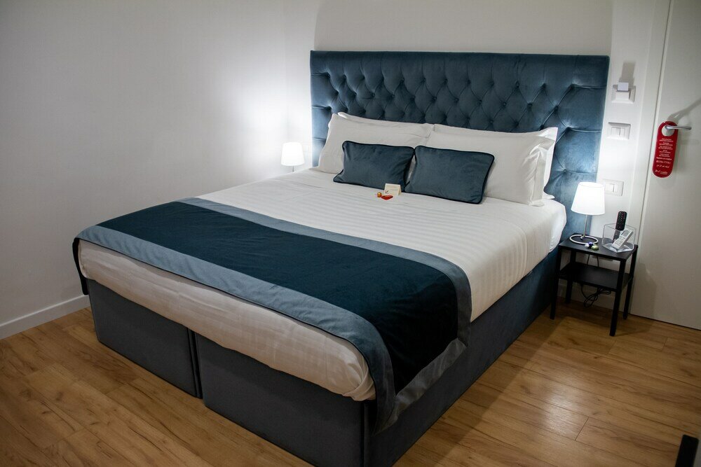 Фото Home at Rome Vatican Suites