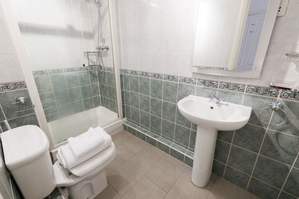 Фото Altido Calm 2br Apt w Parking & Patio, near London Eye