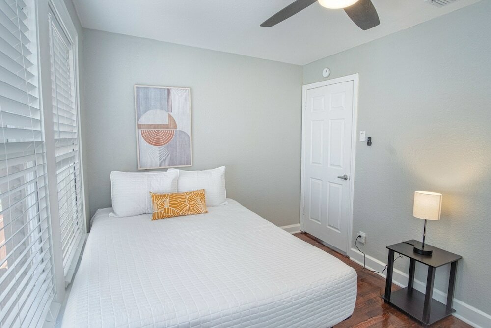 Фото Trendy 3 Br Prime Apt Near Downtown