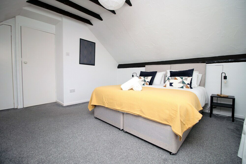 Фото Becky's Bungalow by Tŷ Sa - New Sleeps 8