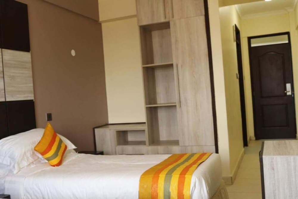 Фото Saala Hotel