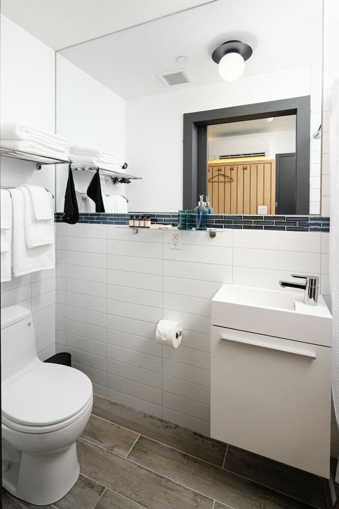 Фото Little Charlie Hotel