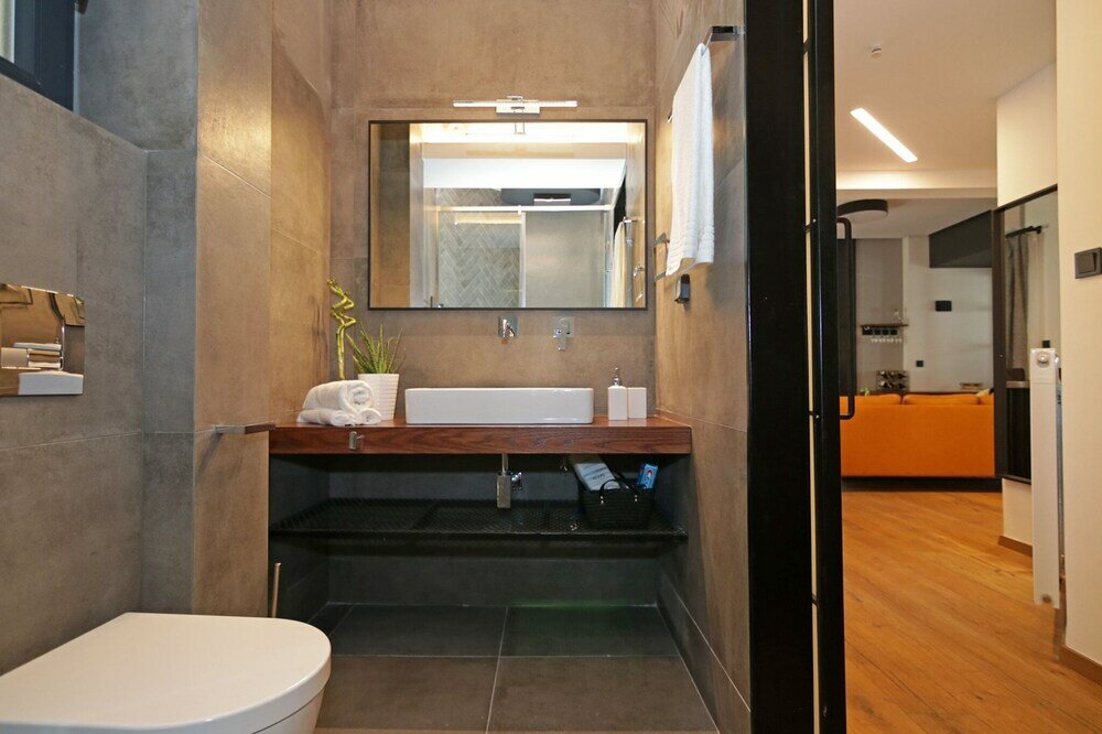 Фото Tom's Bachelor Pad