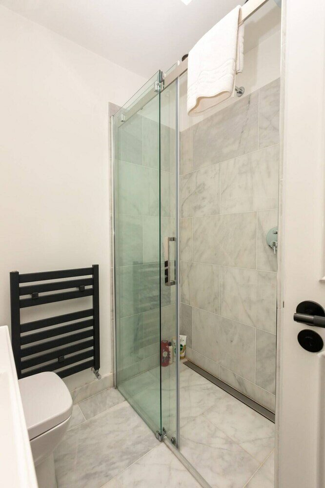 Фото Dazzling Top Floor 1bedroom Flat - Earl's Court!