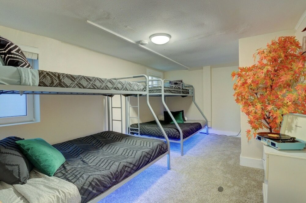 Фото Lux Bach Retreat w Hot Tub