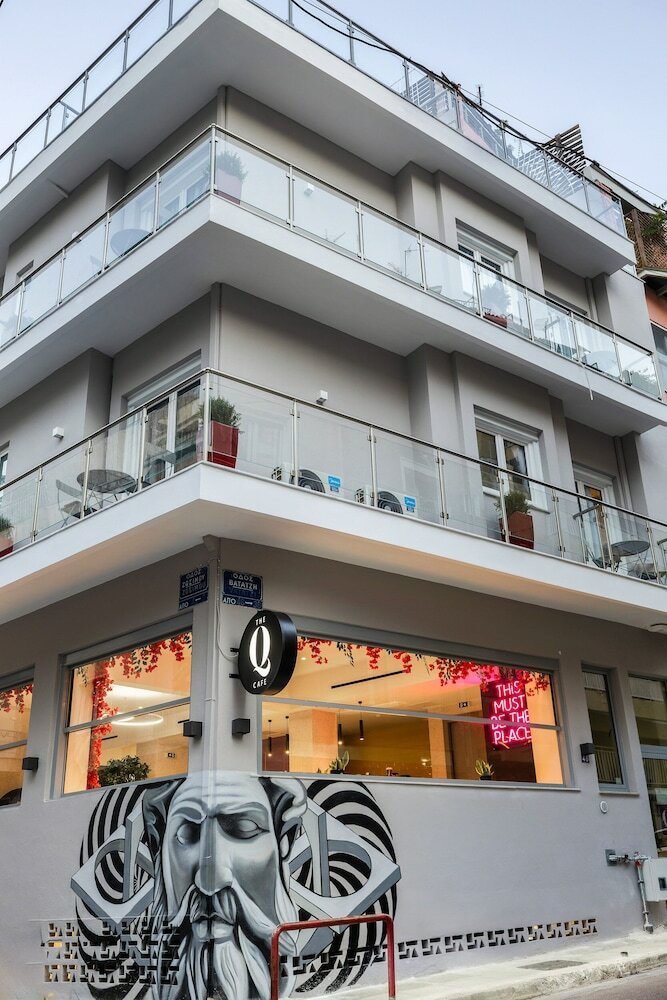 Фото The Q Hotel