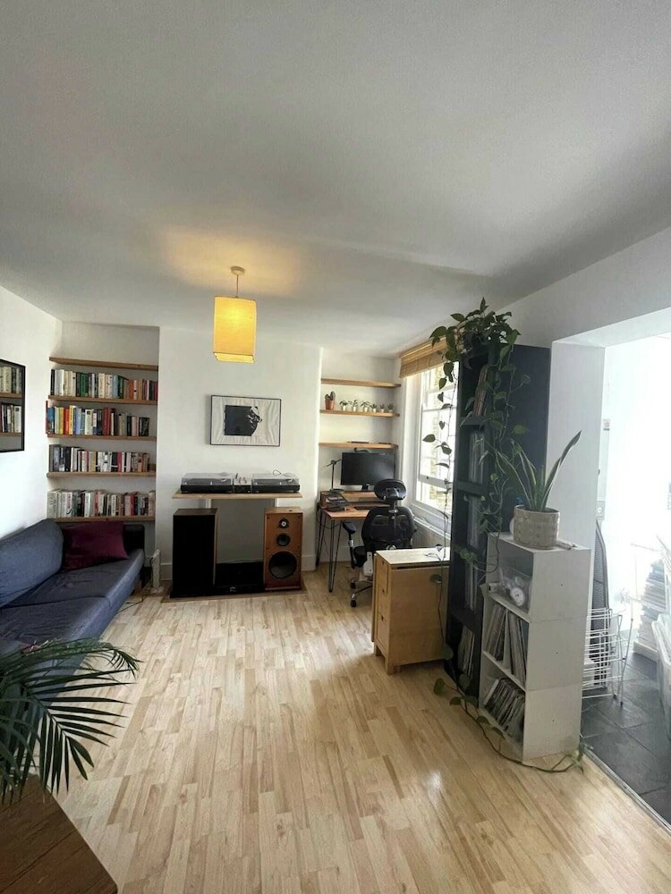 Фото Cosy & Radiant 2bd Flat - Walworth!