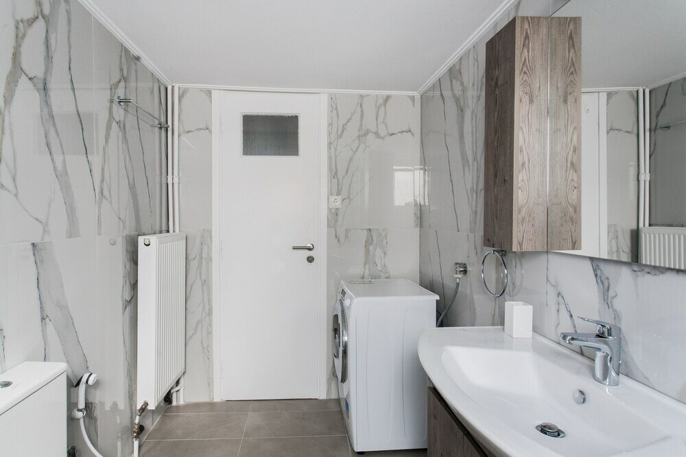 Фото Spacious & Airy 1 Bedroom Apartment near Helexpo