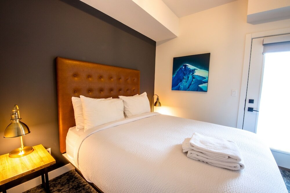 Фото Basecamp Resorts Revelstoke