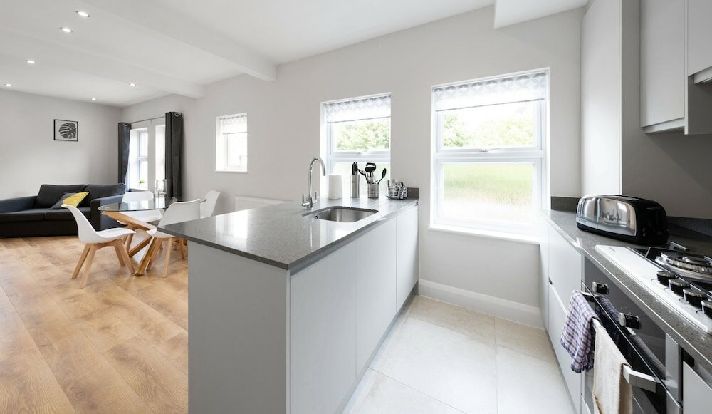 Фото Brand New Unique 2 Bedroom Apartment