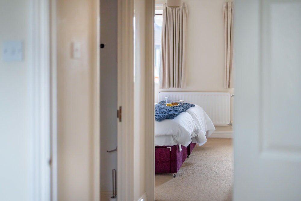 Фото Pierocks Wickets Luxury Entire House, Free Parking and Wi-fi in Maidenhead