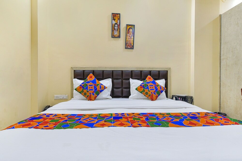 Фото Fabhotel The Castle Homestay Inn