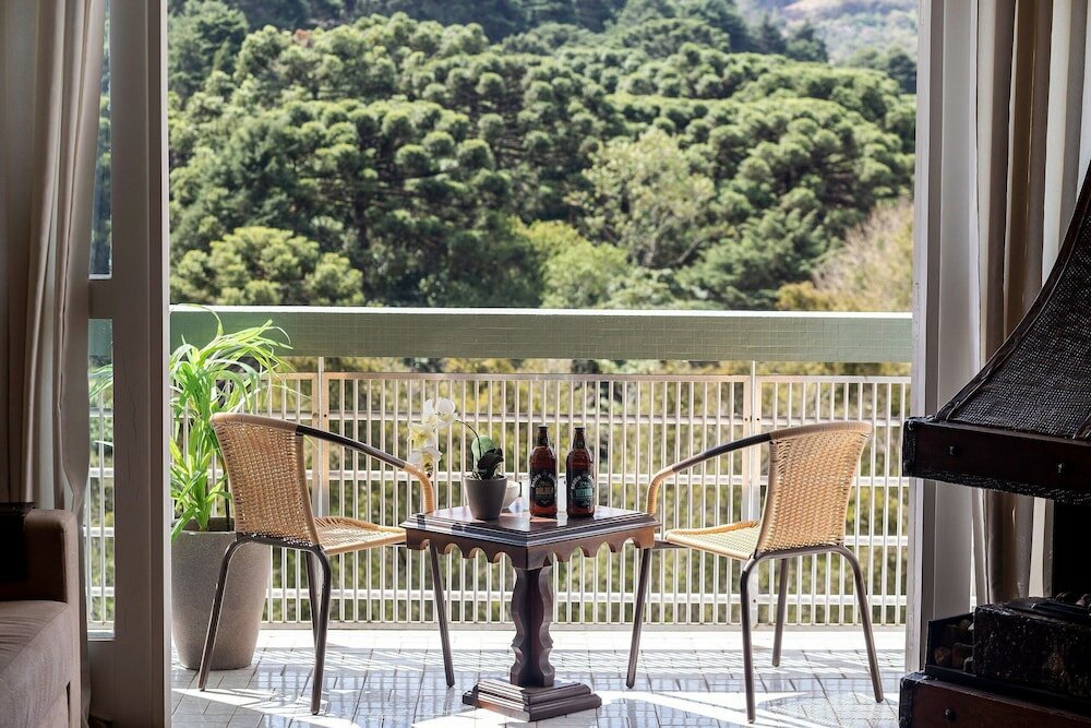 Фото Incrível Vista com 4 Quartos e Lareira