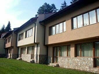 Гостиница Holiday Village Diplomat в Пернике