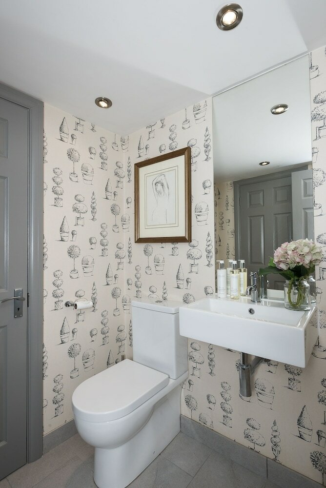 Фото Ultra luxurious London home for 5-7