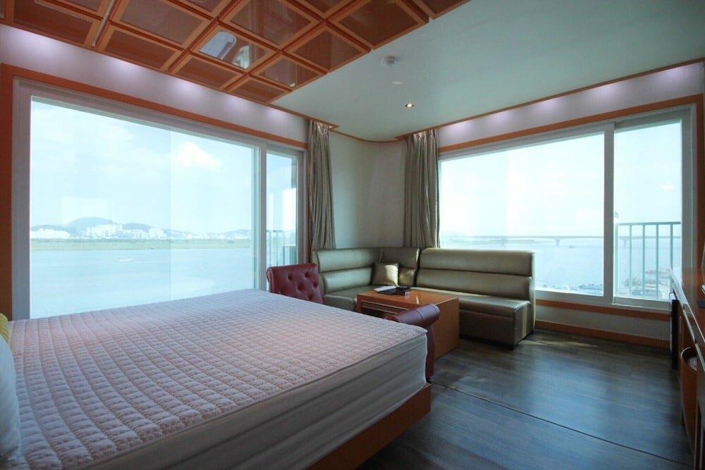 Фото Busan Myeongji W