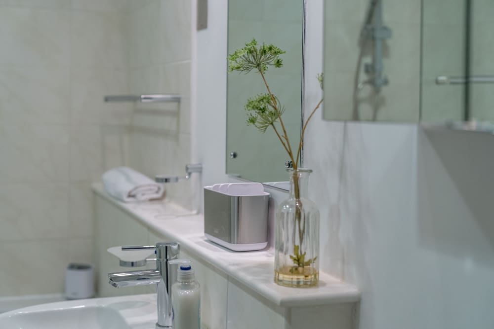 Фото Modern 1 Bedroom Barons Court Flat Lift and Balcony