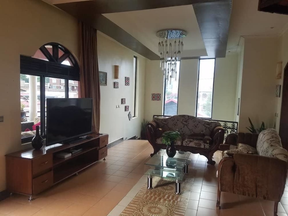 Фото Kingsmen Suites