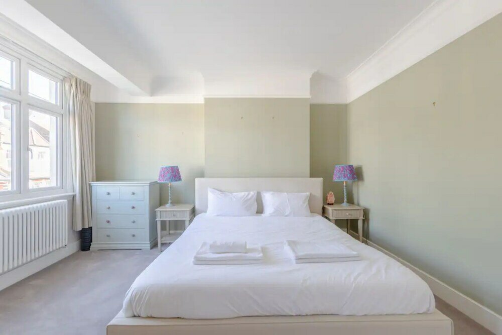 Фото Charming 4bd House With Private Garden - Tooting